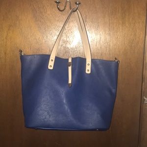 Tote w/removable purse & detachable strap